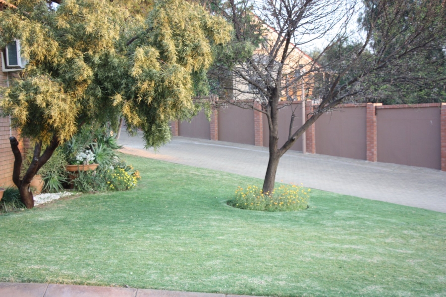 2 Bedroom Property for Sale in Langenhovenpark Free State